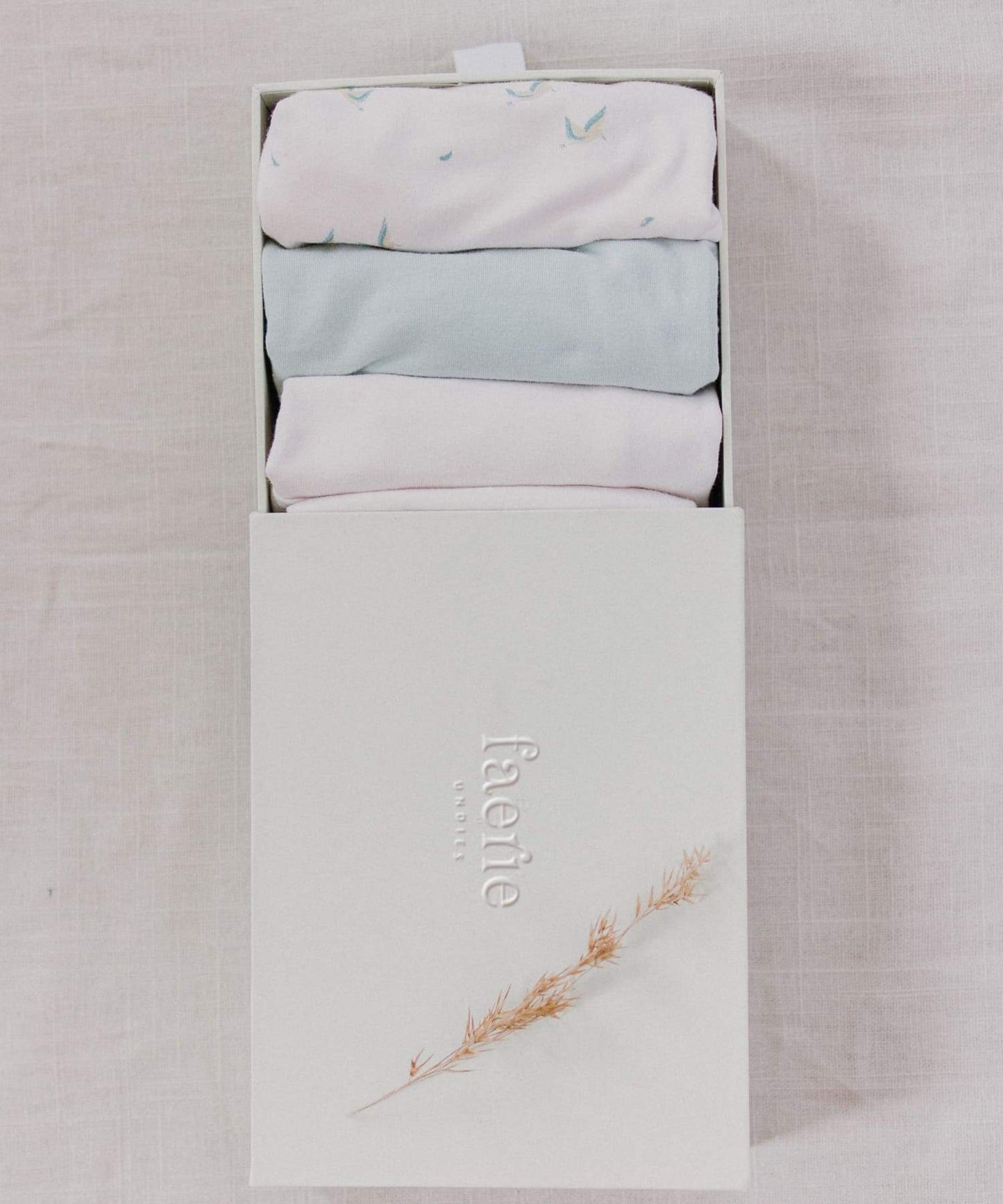 White Sleeveless Pk